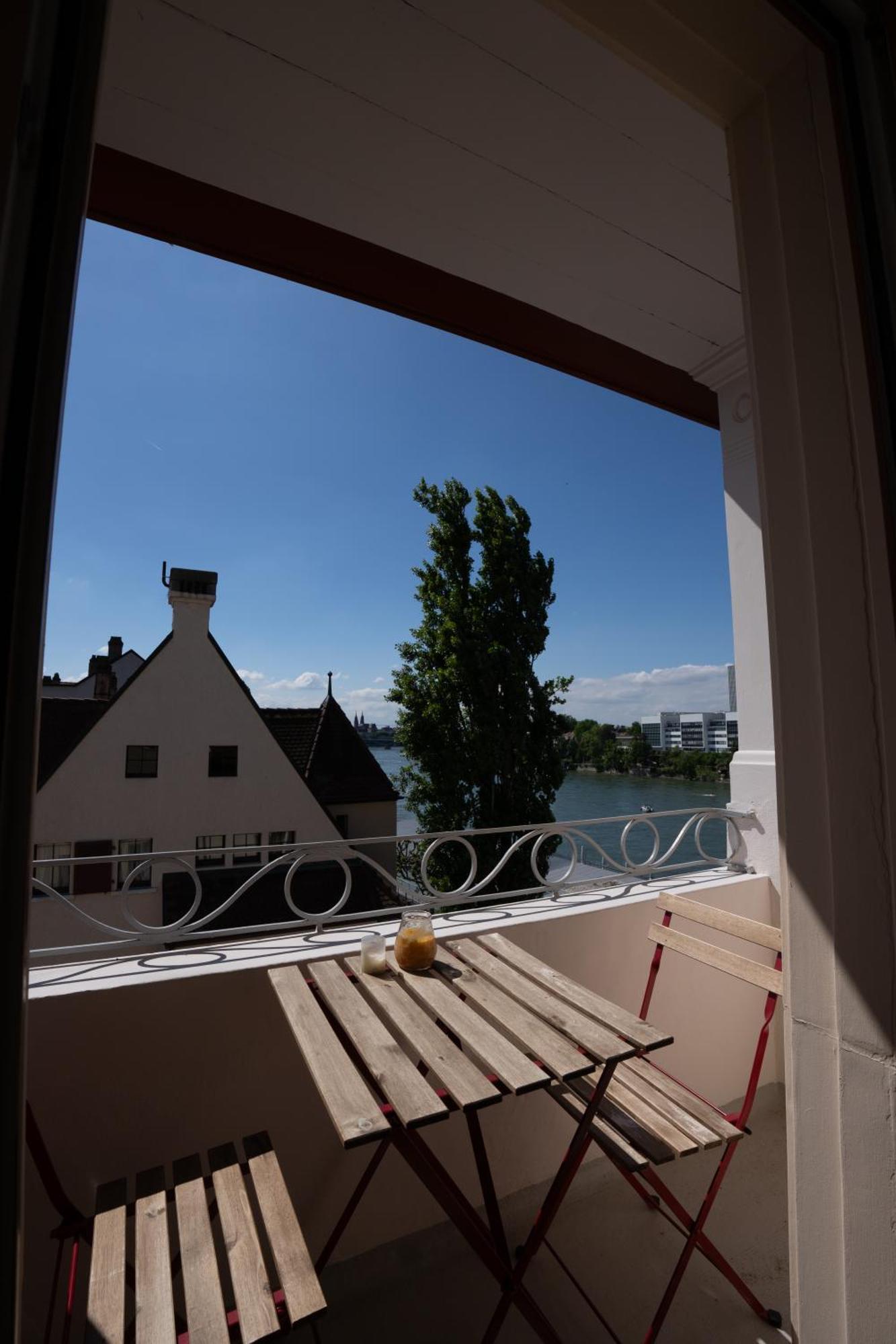 Charmante Altbauwohnung Am Rhein Basel Eksteriør billede